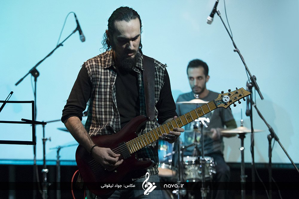 AndishiA and band on stage